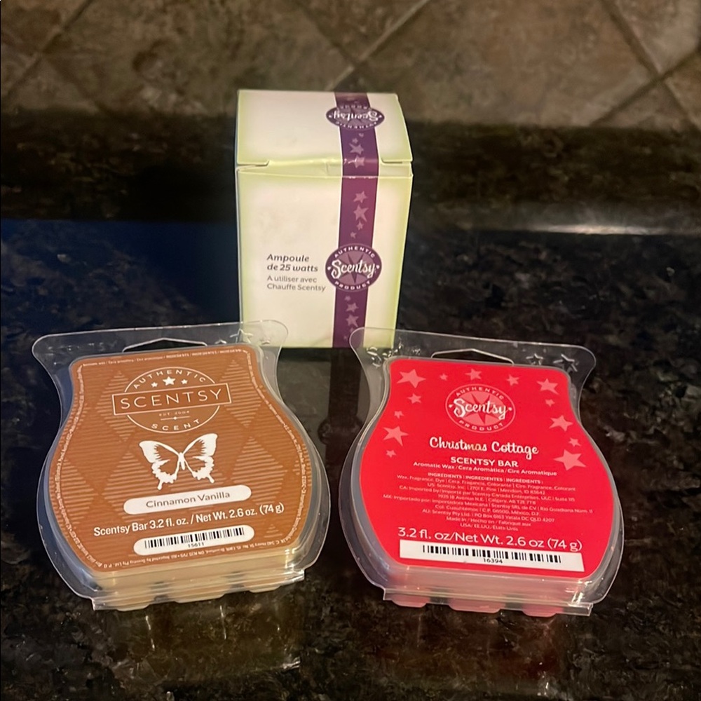 Scentsy Bundle 25 watts bulb, Cinnamon Vanilla and Christmas Cottage wax bar